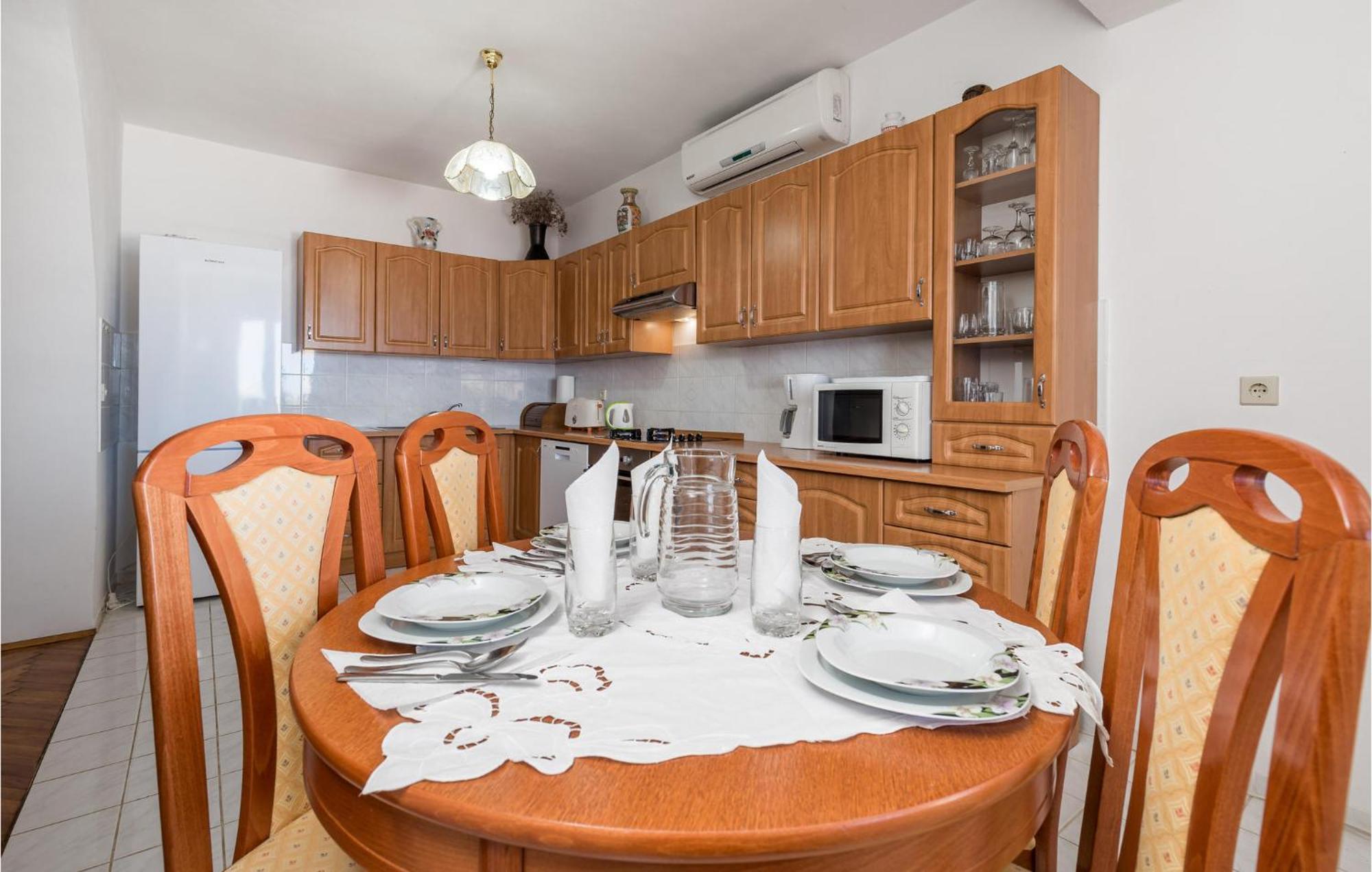 Nice Apartment In Sv,Juraj With Kitchen สเวติยูไร ภายนอก รูปภาพ