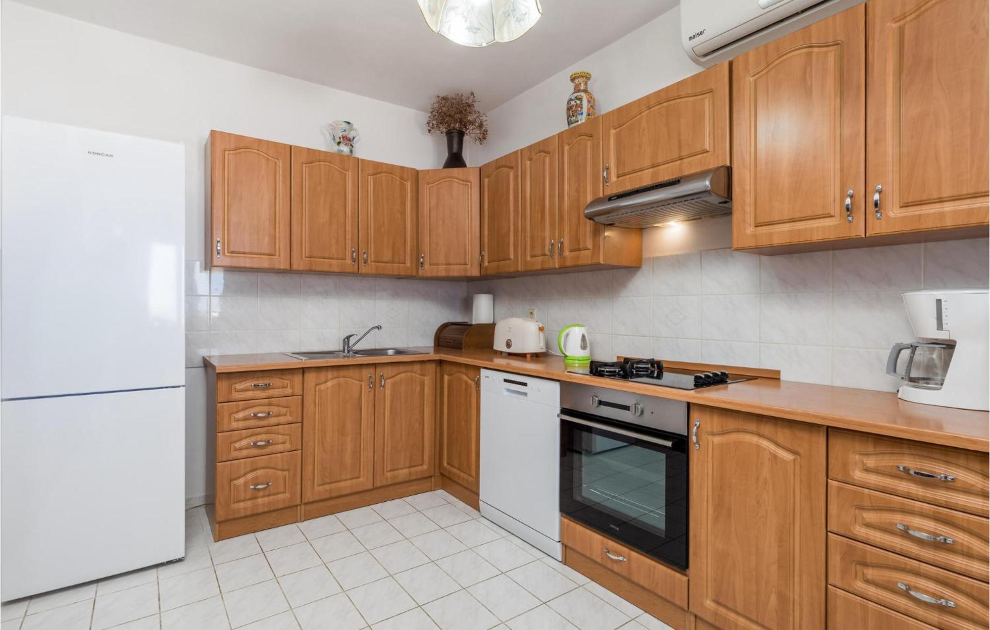 Nice Apartment In Sv,Juraj With Kitchen สเวติยูไร ภายนอก รูปภาพ